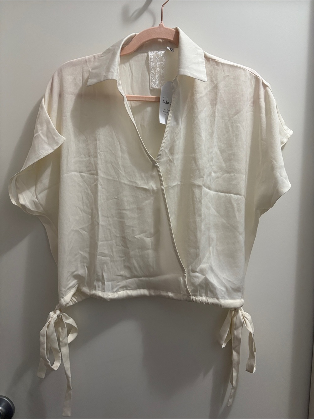 Sadie & Sage Cream Short Sleeve Tie-Hem Blouse